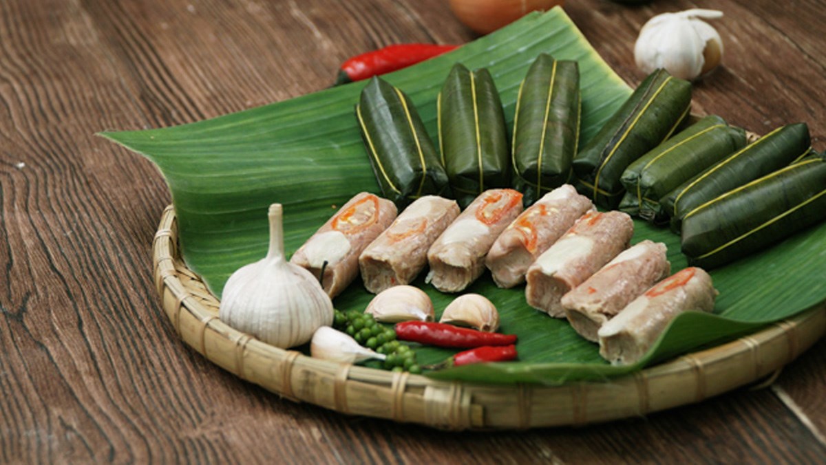 Nem chua, Khô gà – Món ăn vặt “chống ngán” ngày Tết