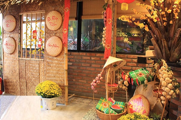 Mẫu tiểu cảnh trang trí tết với quang gánh