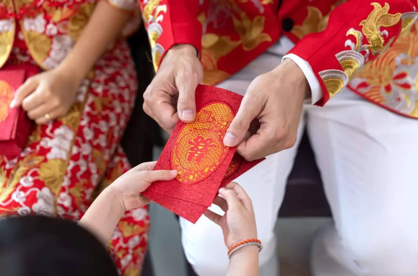 Tìm hiểu nguồn gốc phong tục tặng lixi ngày Tết