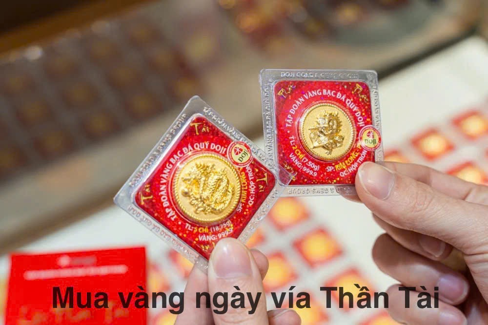 Mua vàng ngày vía Thần Tài cầu may mắn và tài lộc