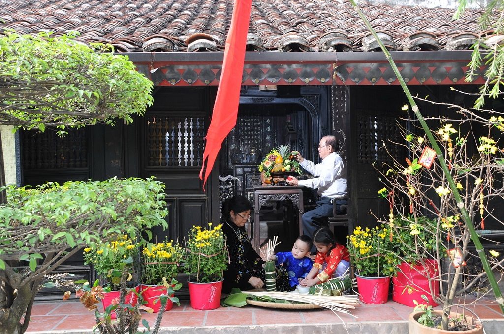 Cùng gia đình chuẩn bị bánh chưng cho ngày Tết