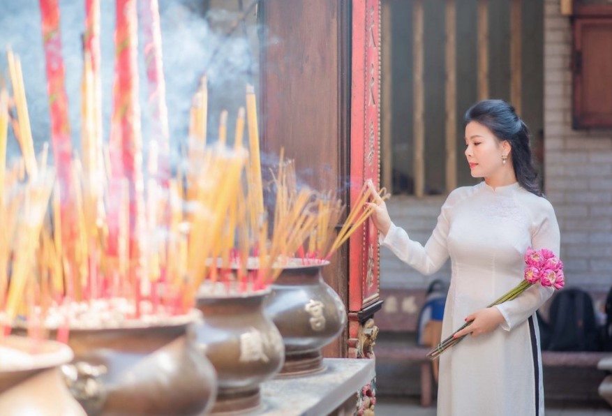 Nguyên tắc cần lưu ý trong cách tạo dáng chụp ảnh ở chùa